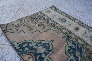 Vintage Turkish Rug 26'' x 35''