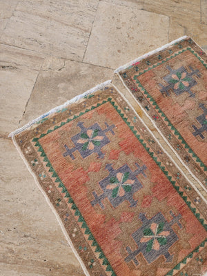 Vintage Oushak Yastik Rugs Set of 2 | 20'' x 32''