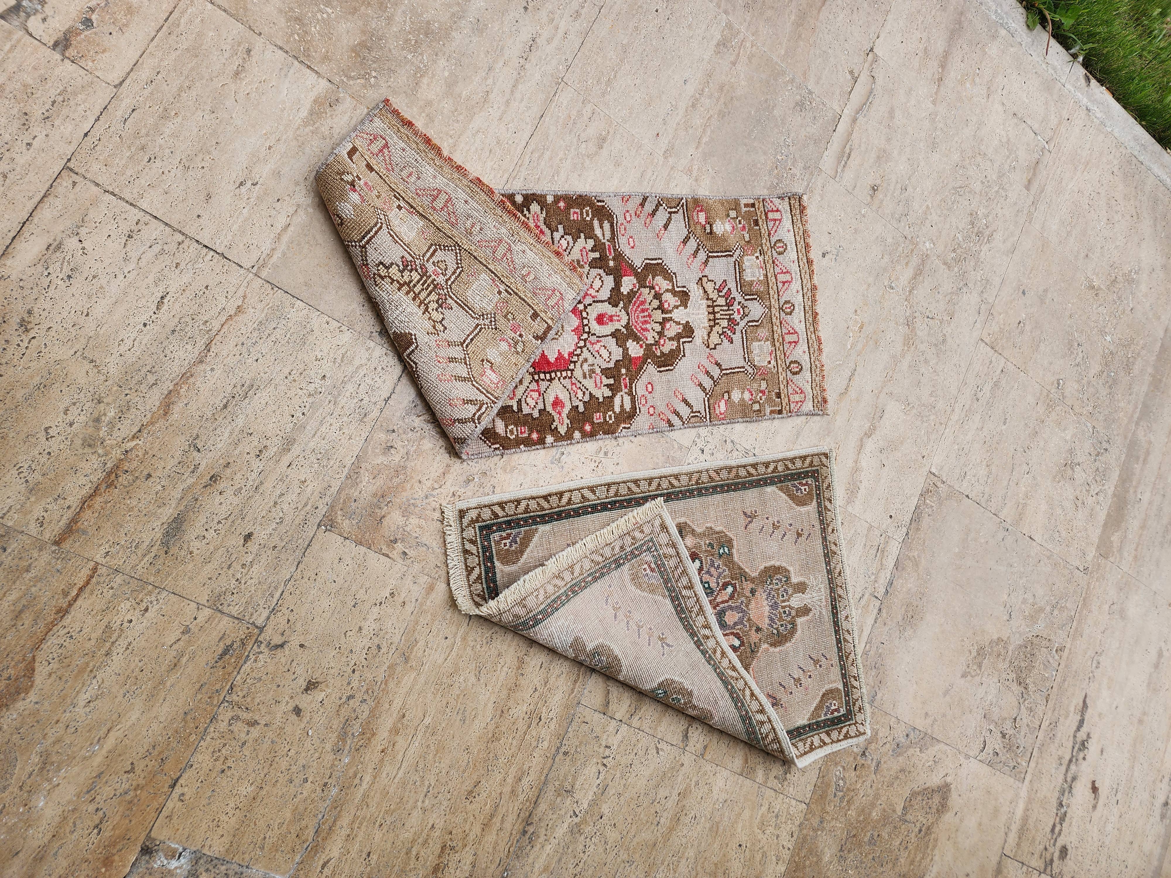 Vintage Turkish Yastik Rugs Set of 2 | 20'' x 26''