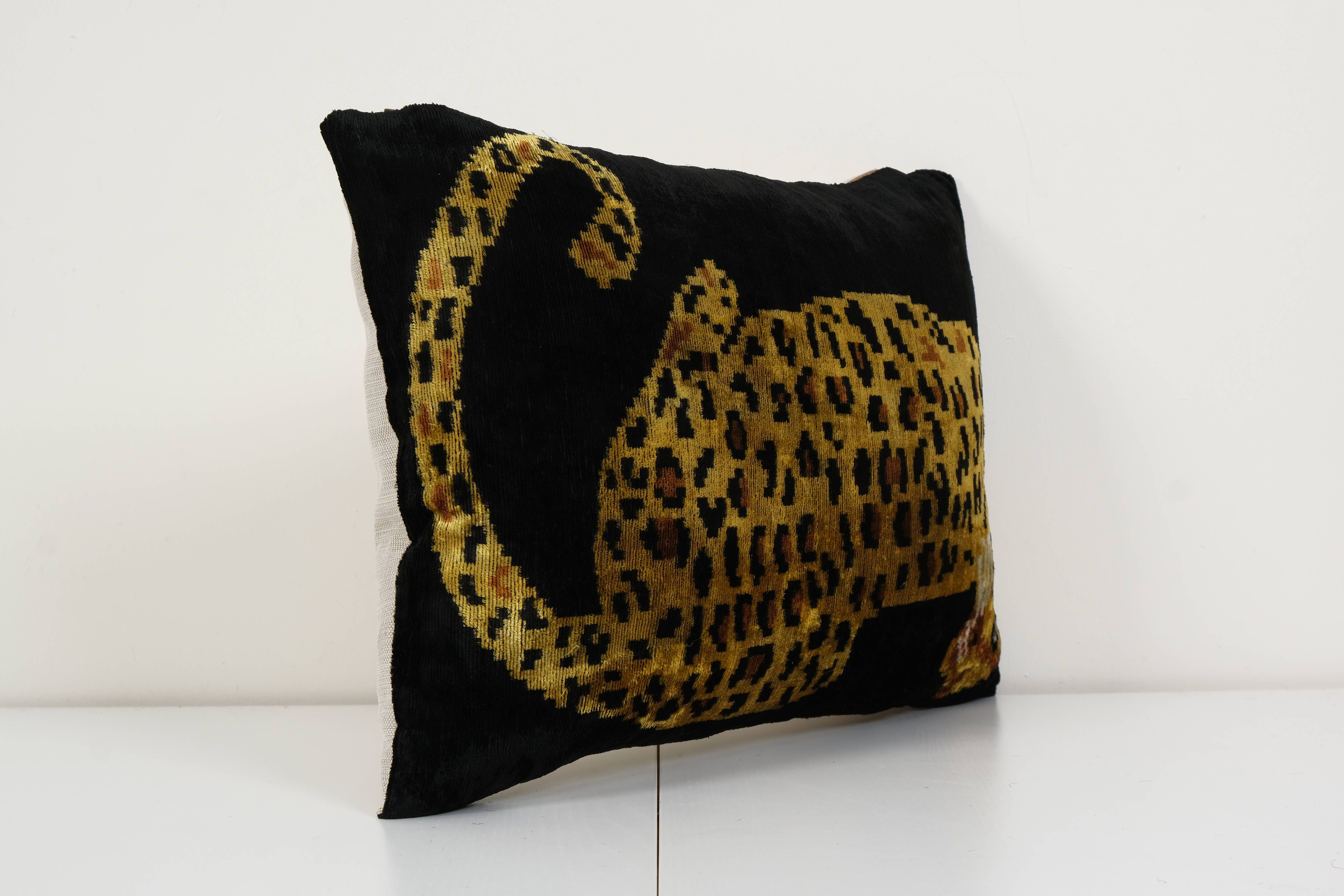 Tiger Silk Ikat Velvet Pillow Cover | 16'' x 24''