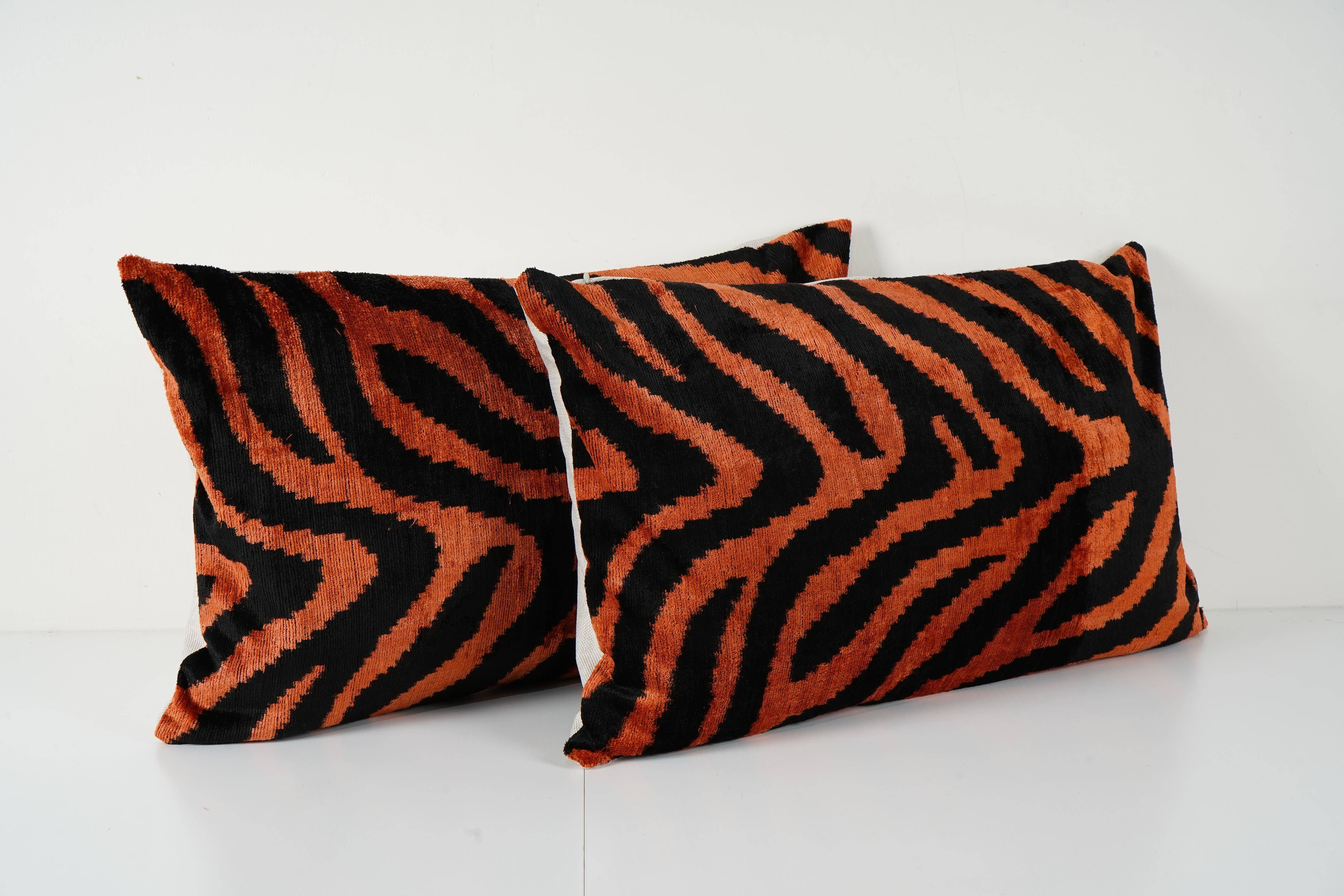 Lion Silk Ikat Velvet Pillow Cover Set of 2 | 16'' x 50''