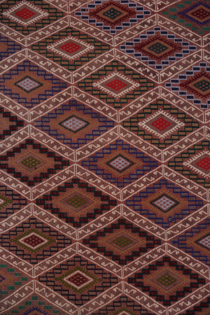 Vintage Turkish Kilim Rug 5'6'' x 8'5''