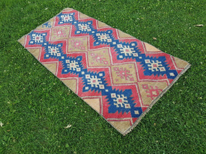 Vintage Turkish Karapinar Rug 2'7'' x 5'5''