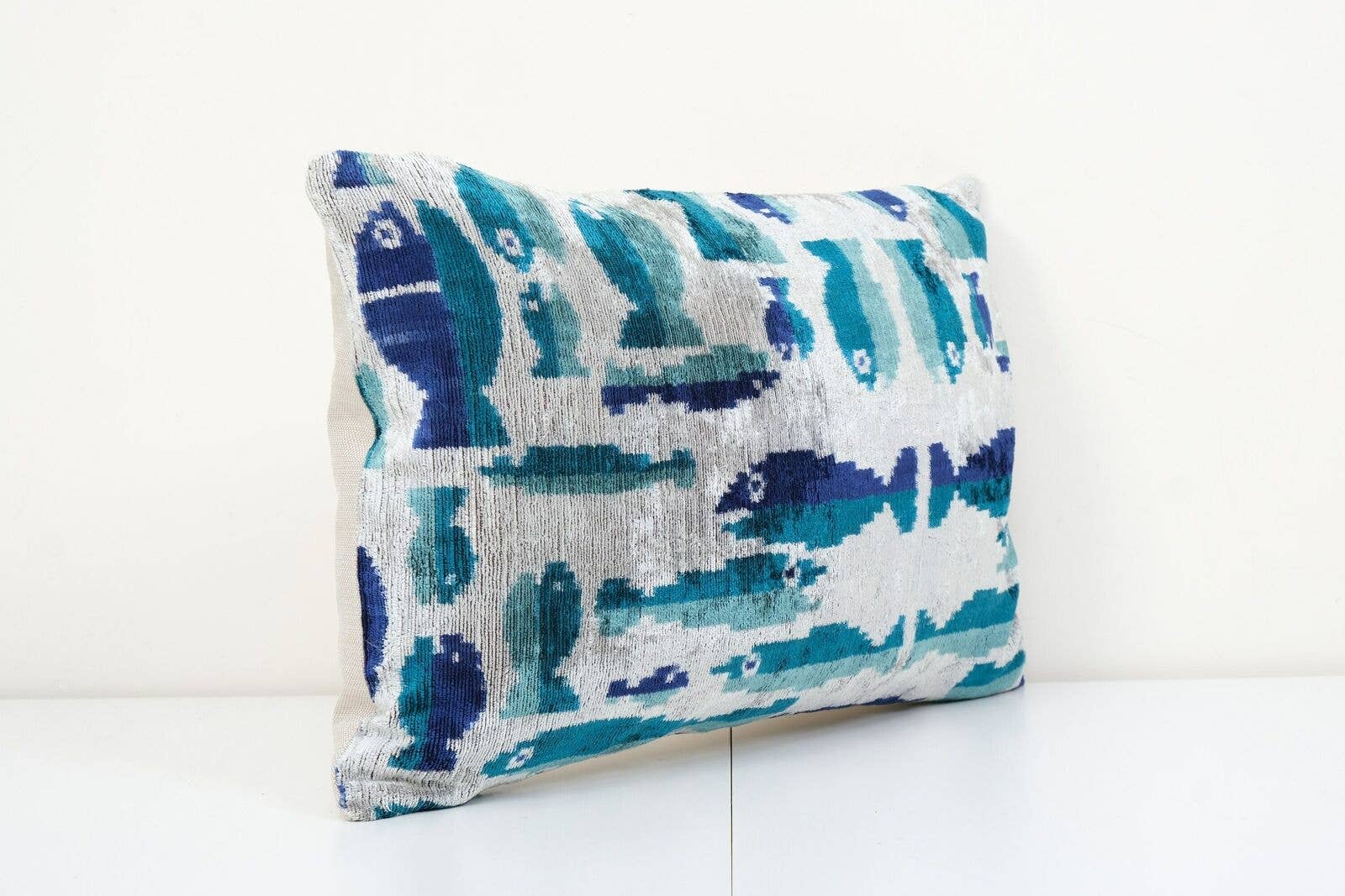 Fish Silk Ikat Velvet Pillow Cover | 16'' x 24''