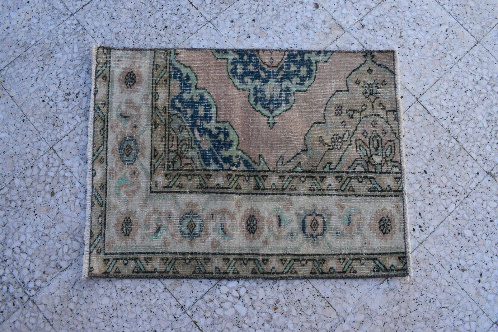 Vintage Turkish Rug 26'' x 35''
