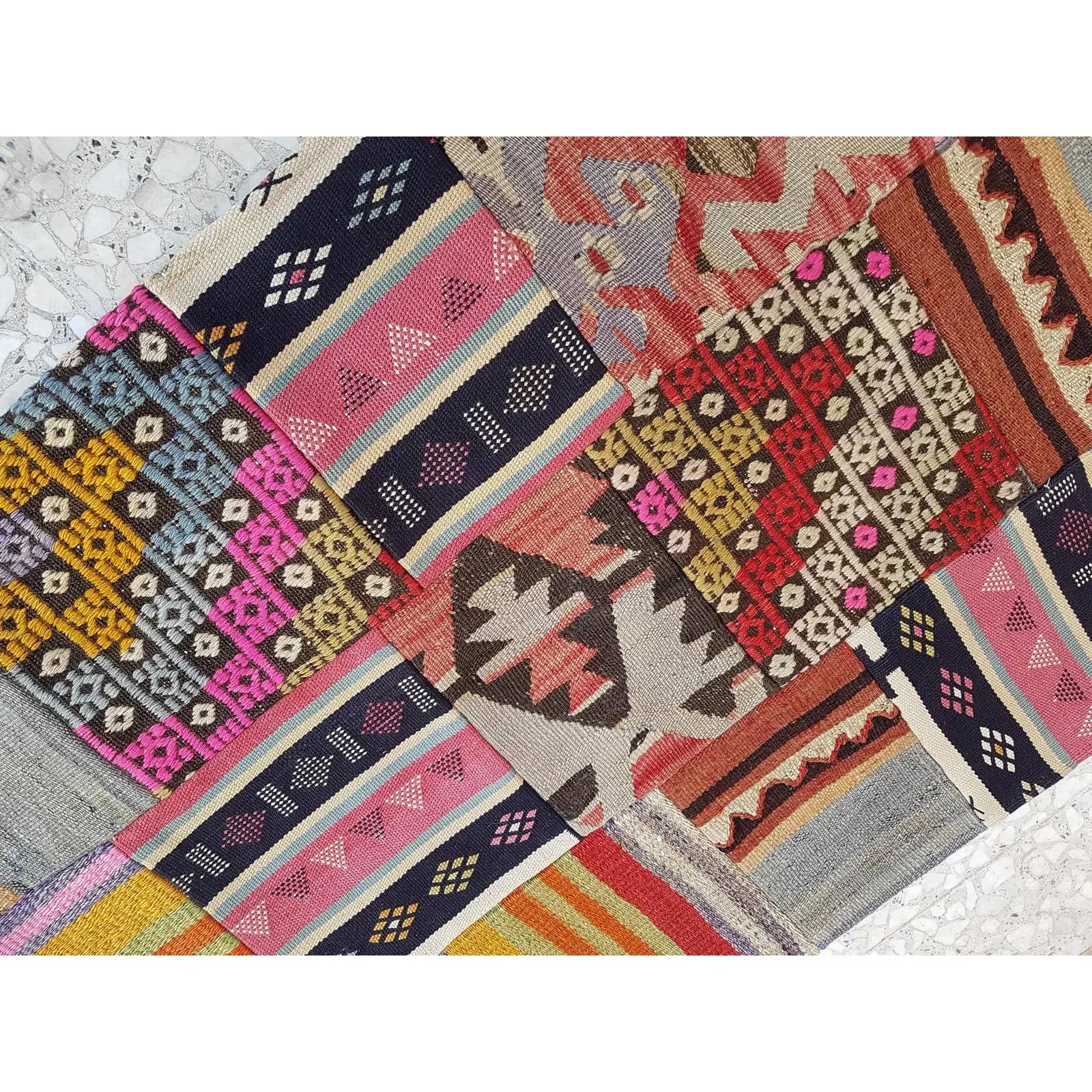 Vintage Turkish Kilim Rug 2'' x 2''