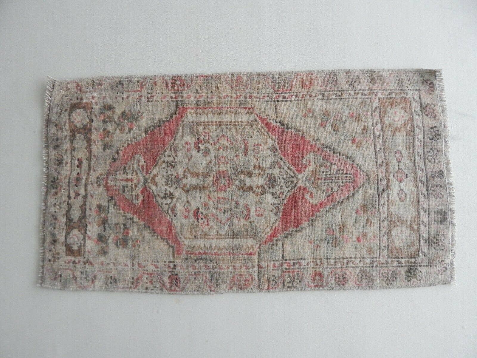 Vintage Sivas Rug 21'' x 38''