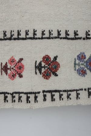 Vintage Turkish Kilim Rug 5'1'' x 6'11''