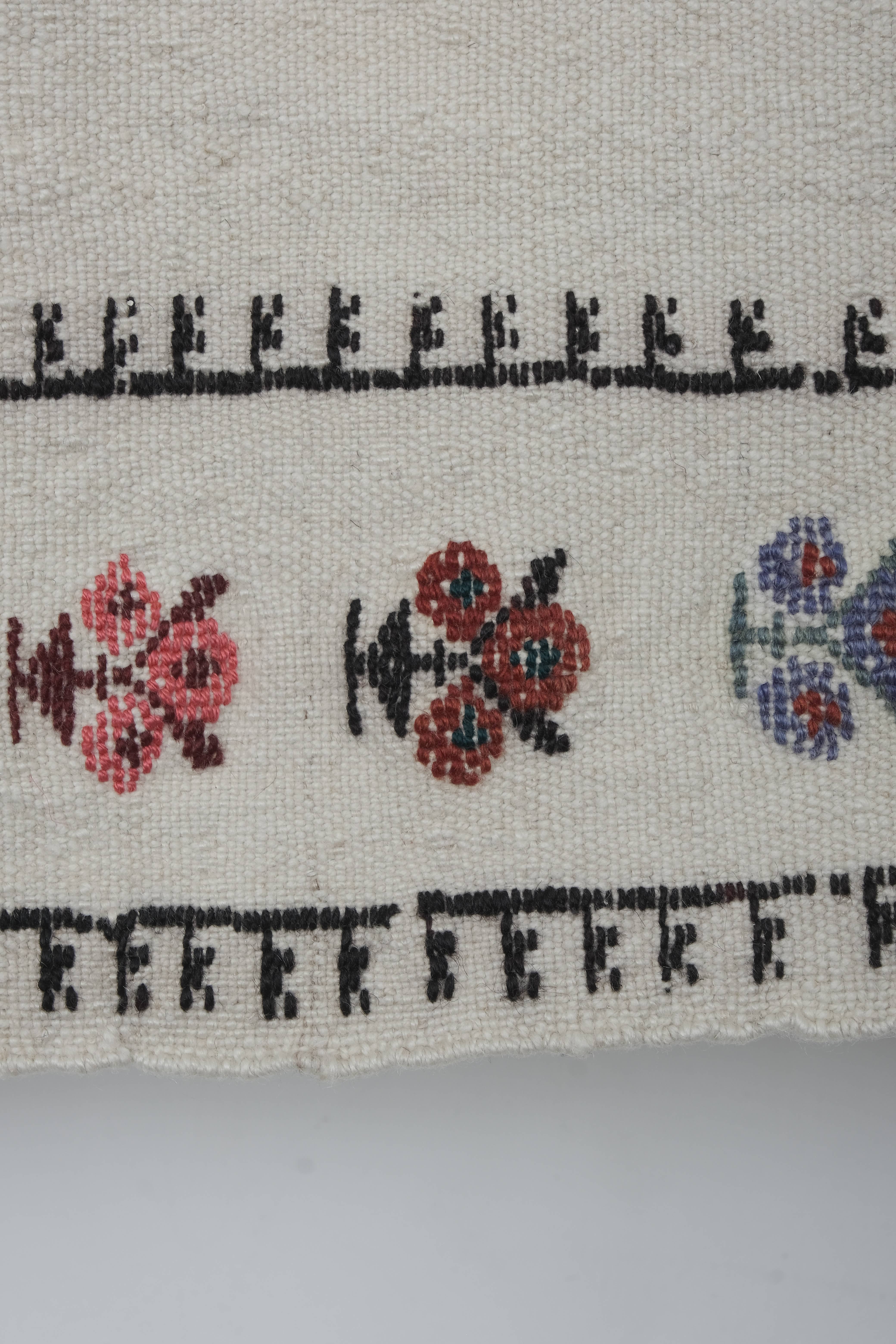 Vintage Turkish Kilim Rug 5'1'' x 6'11''