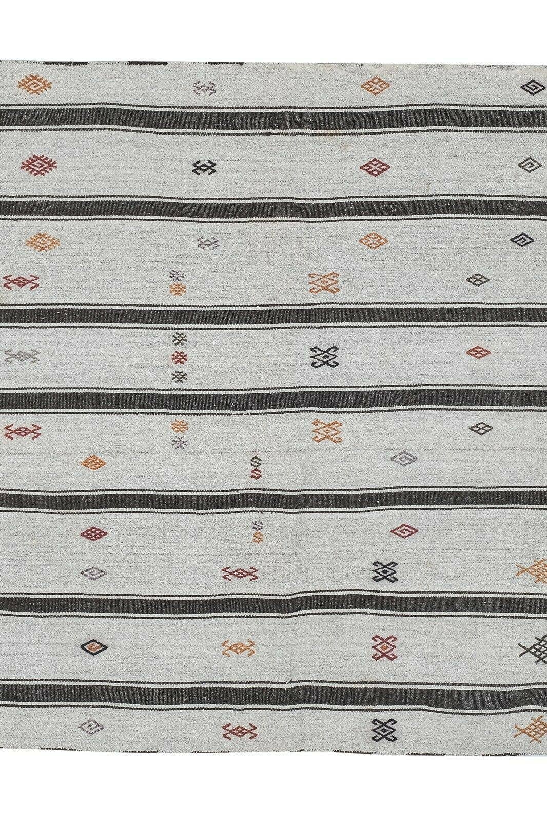 Vintage Kilim Rug 5' x 6'11''