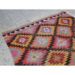 Vintage Turkish Kilim Rug 5'5'' x 9'7''