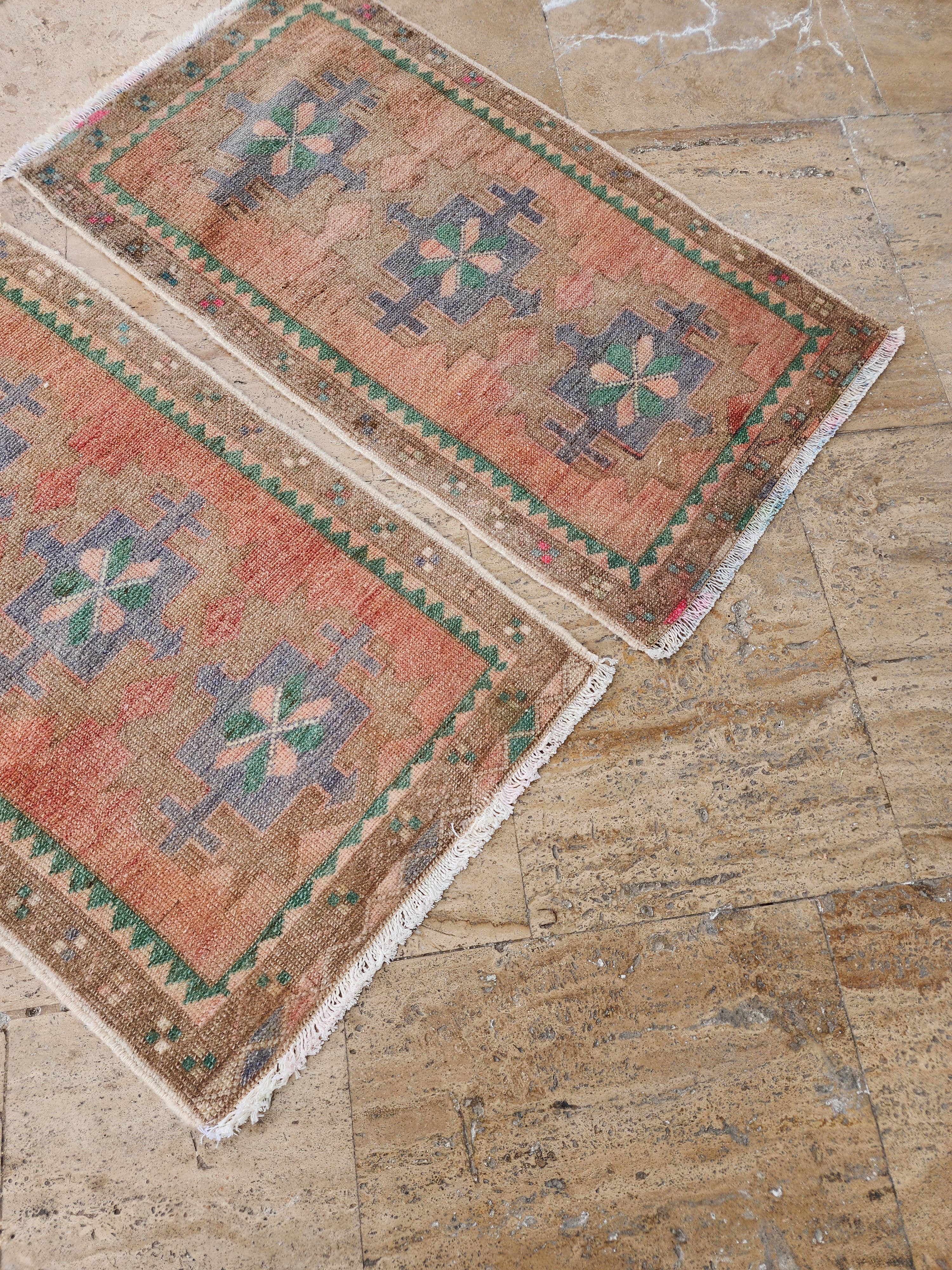 Vintage Oushak Yastik Rugs Set of 2 | 20'' x 32''