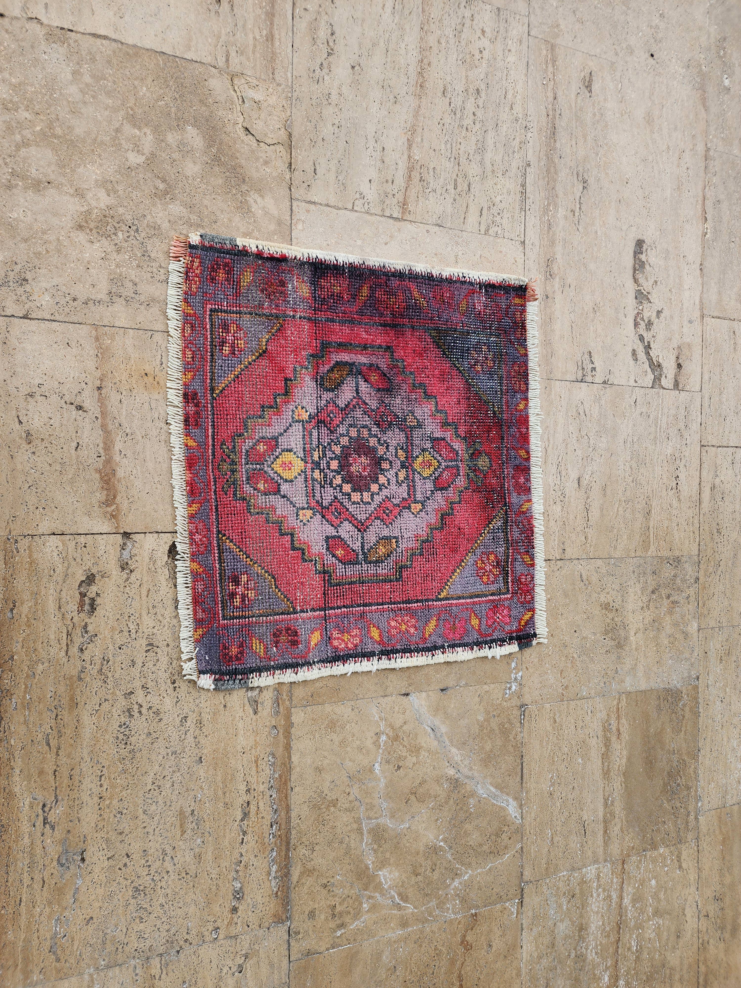 Vintage Turkish Rug 25'' x 28''