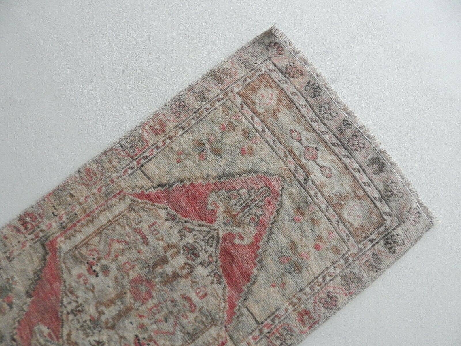 Vintage Sivas Rug 21'' x 38''