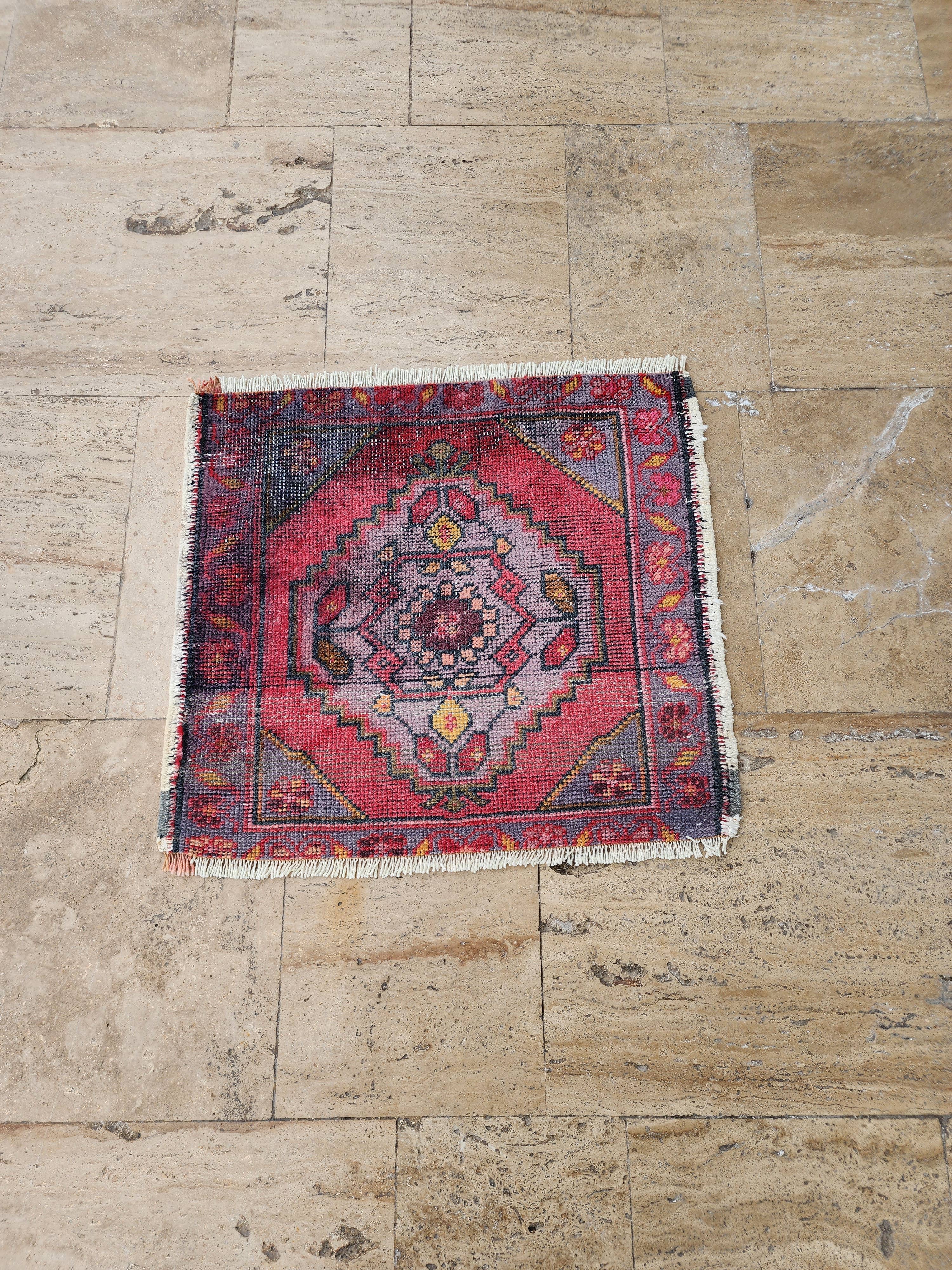 Vintage Turkish Rug 25'' x 28''