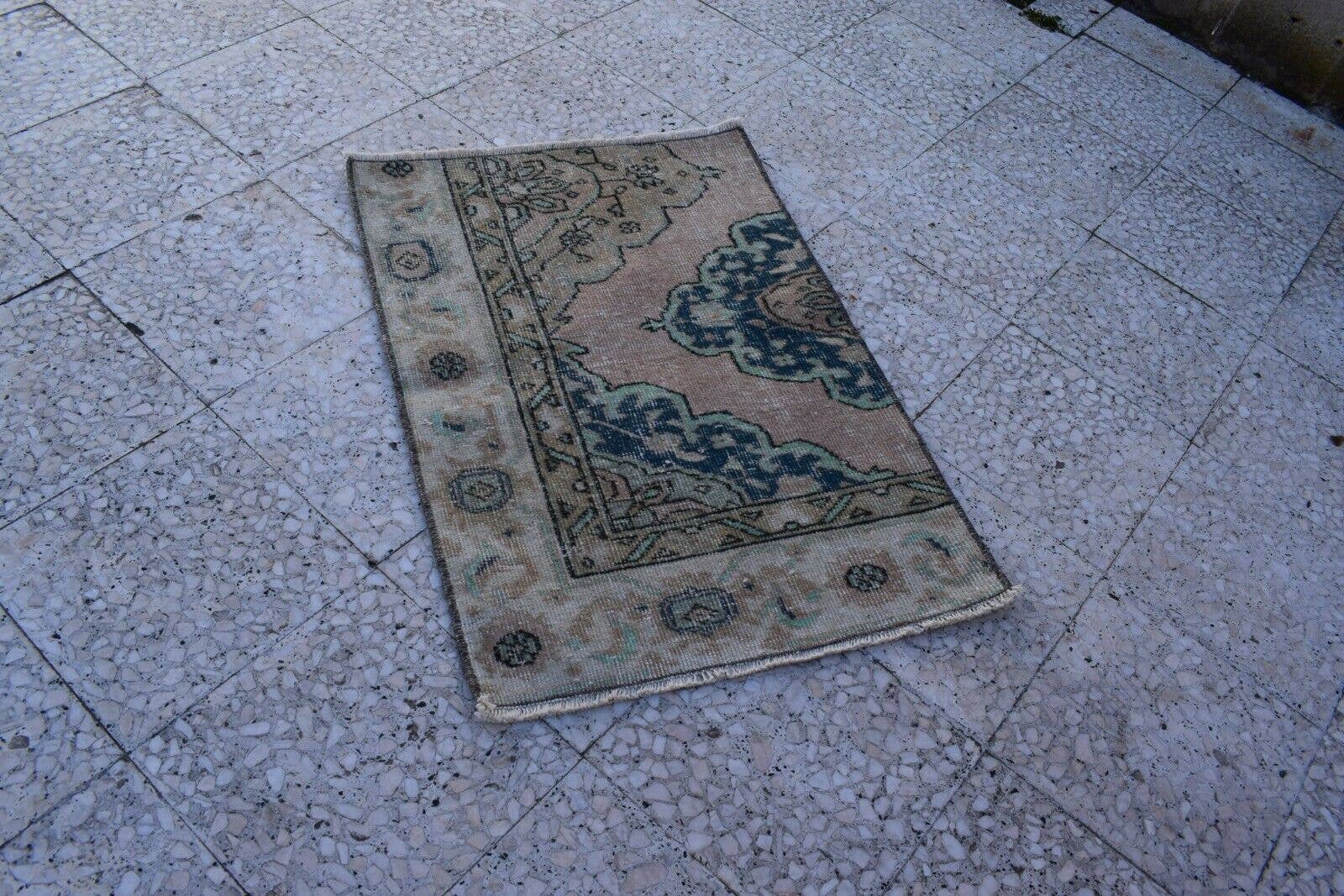 Vintage Turkish Rug 24'' x 34''