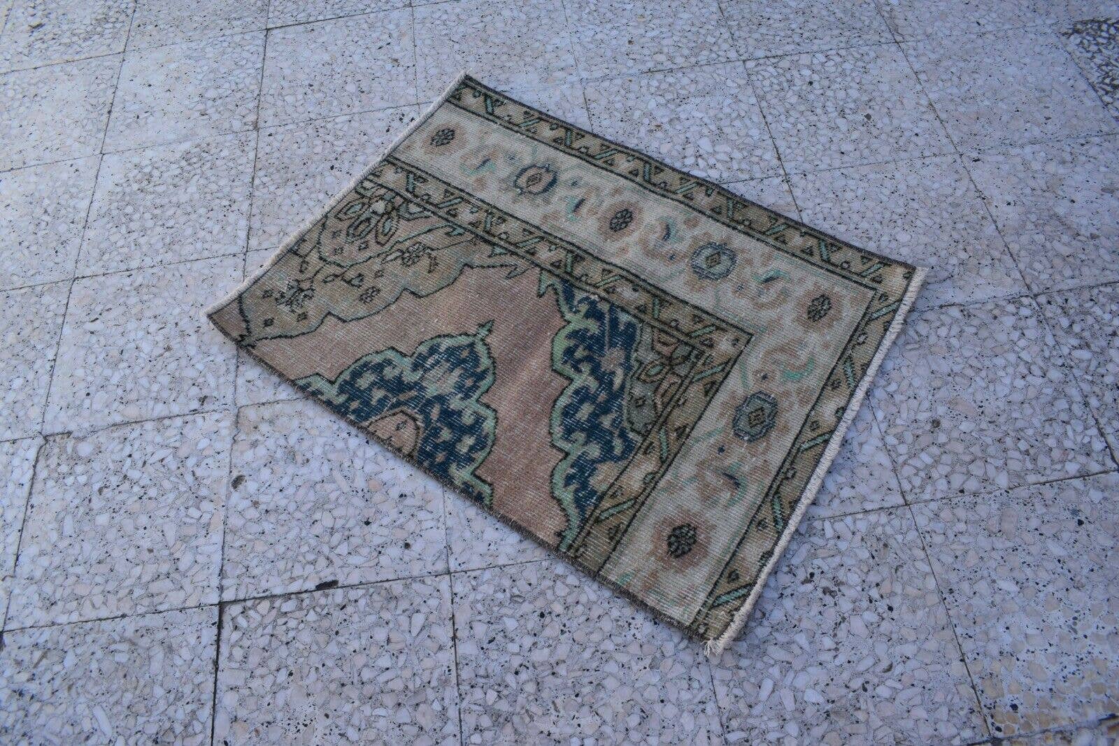 Vintage Turkish Rug 26'' x 35''