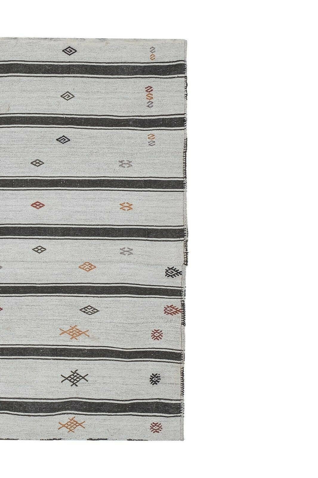 Vintage Kilim Rug 5' x 6'11''