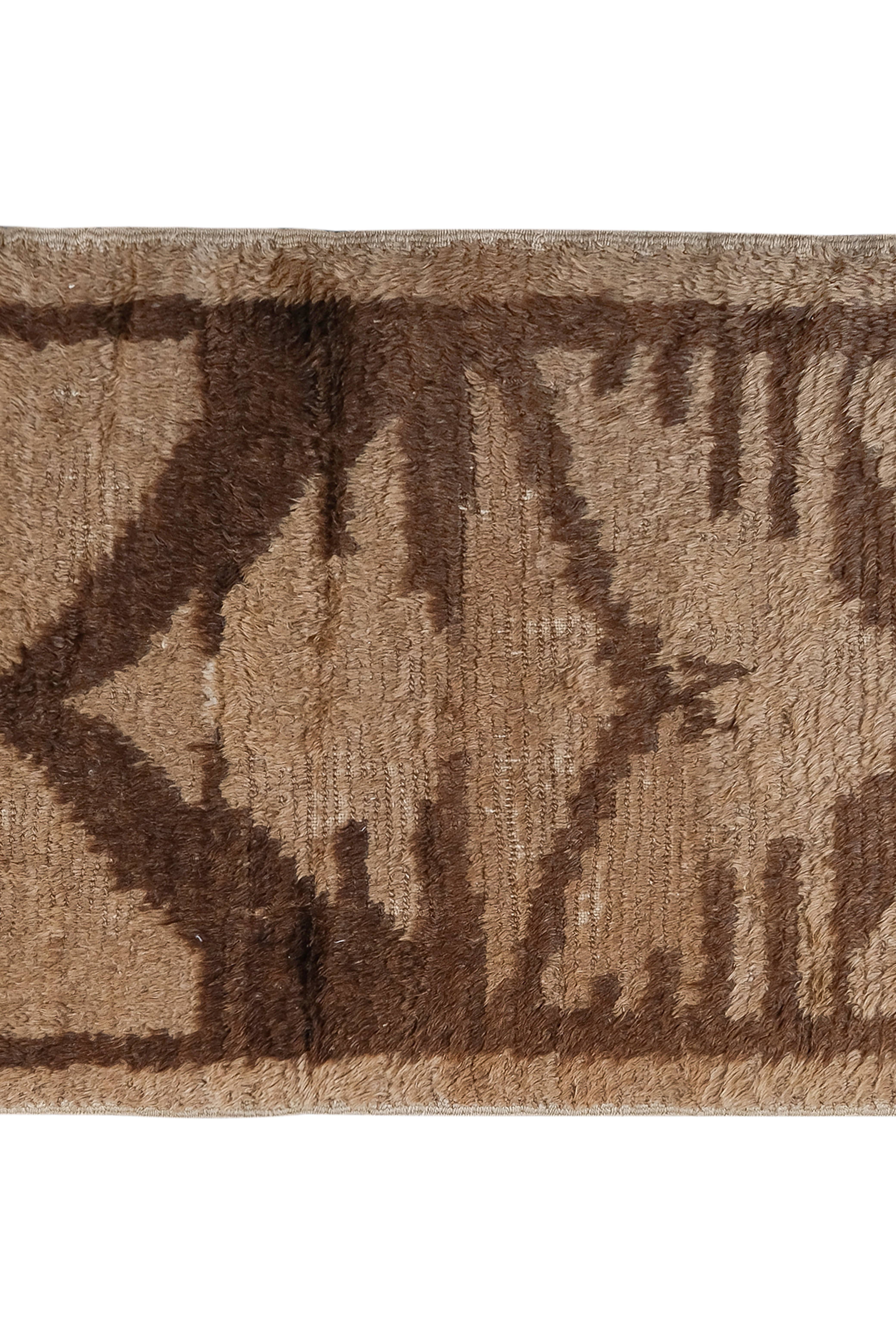 Vintage Checkered Turkish Shaggy Tulu Rug 28'' x 54''