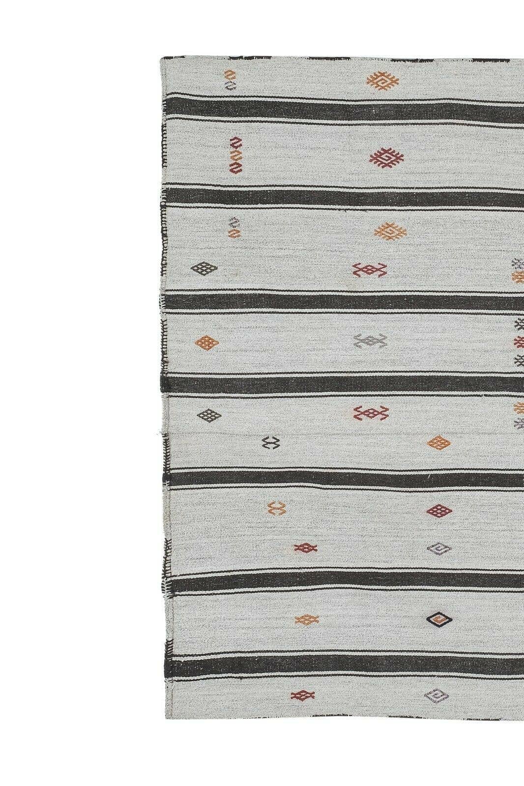 Vintage Kilim Rug 5' x 6'11''