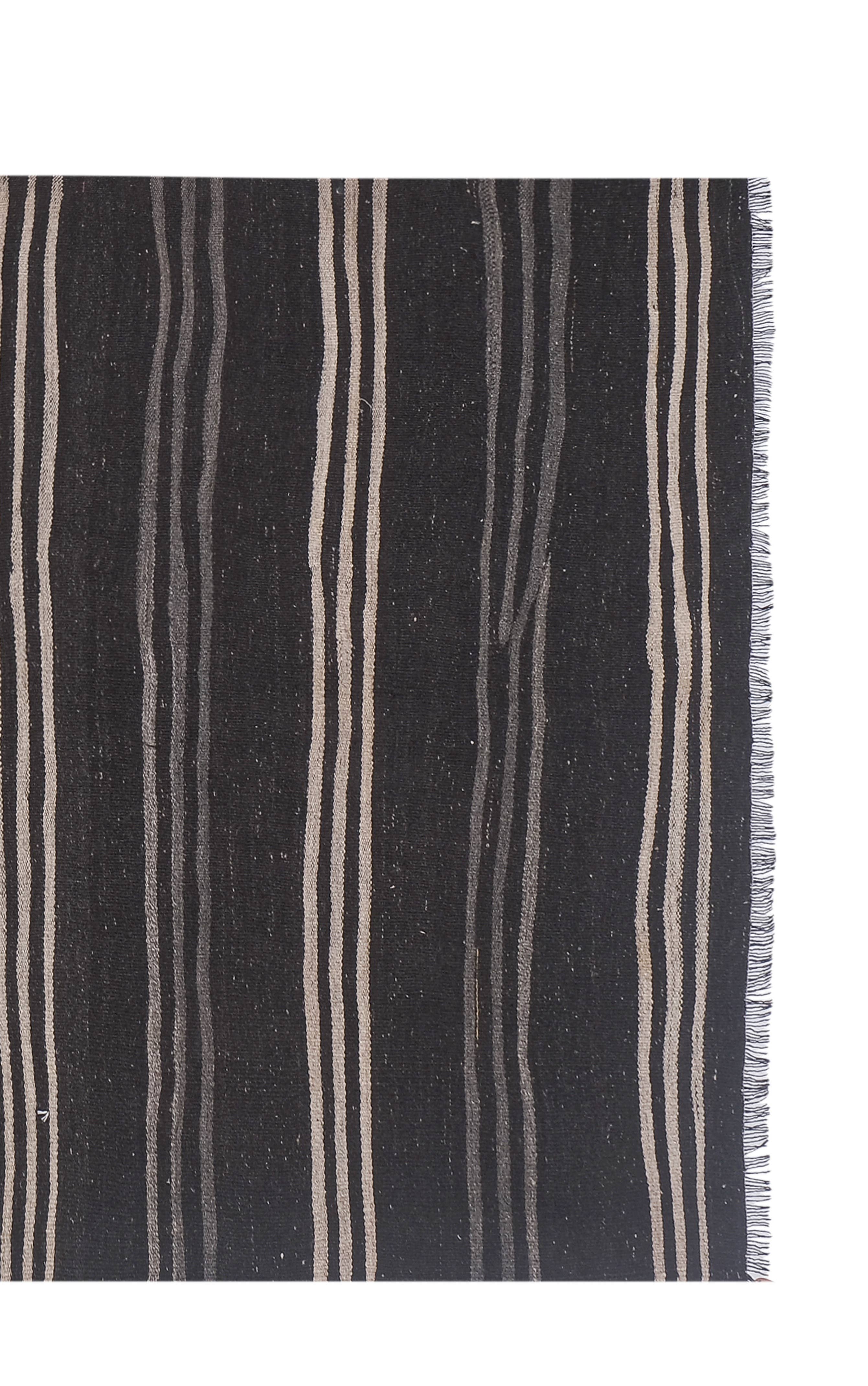 Vintage Turkish Kilim Rug 5'5'' x 11'8''