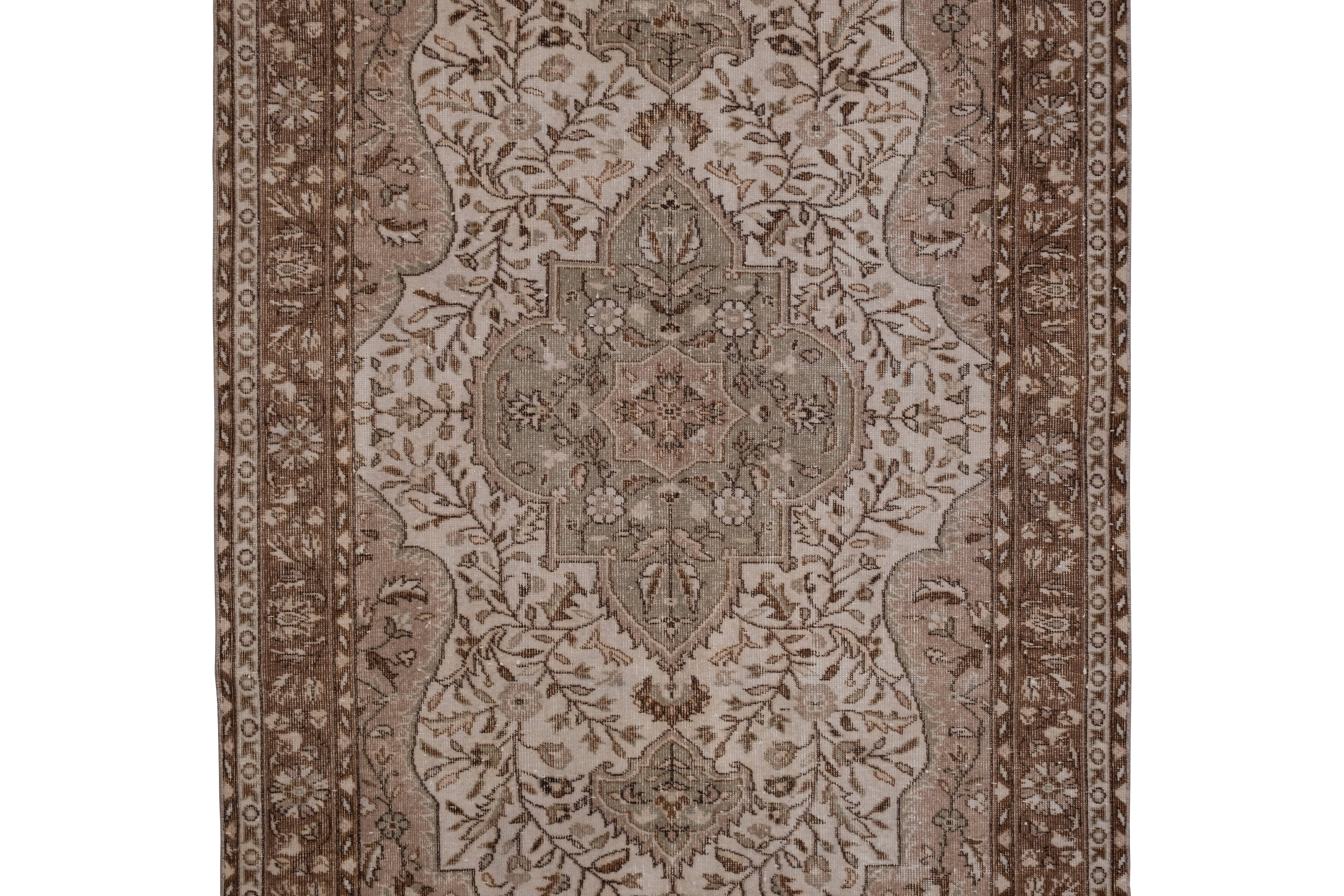 Vintage Turkish Rug 5'5'' x 8'6''