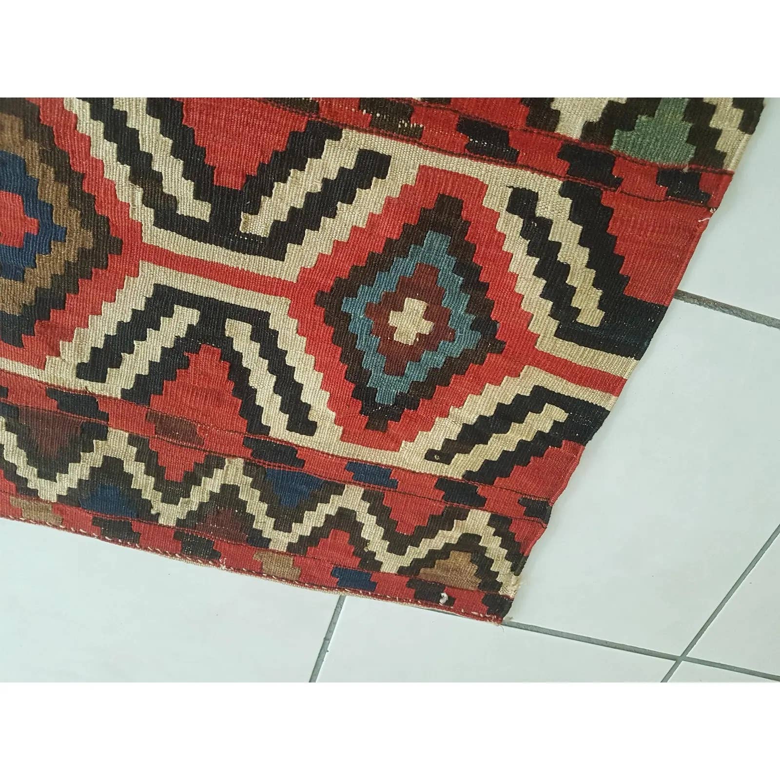 Vintage Turkish Rug 20'' x 23''