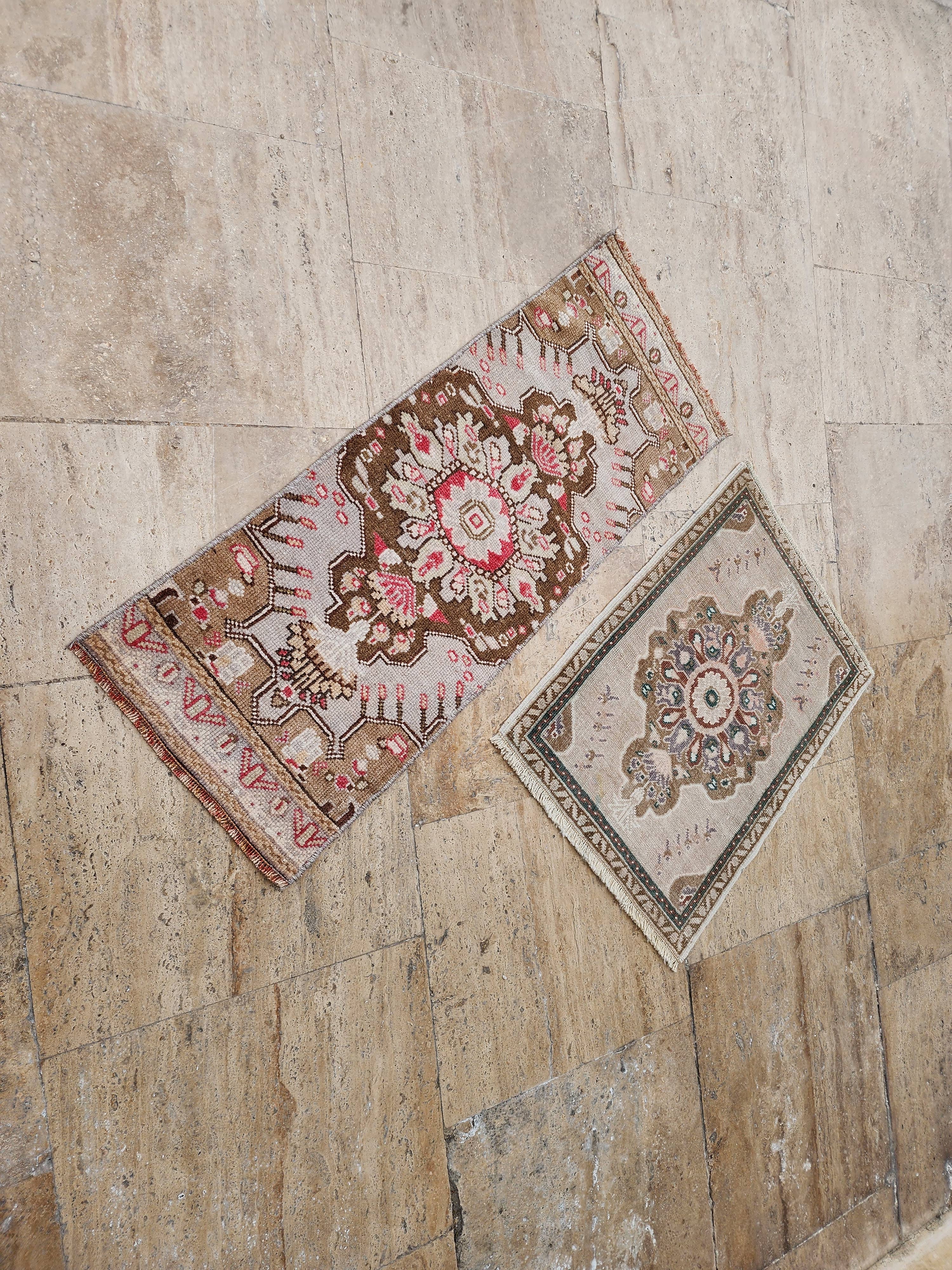 Vintage Turkish Yastik Rugs Set of 2 | 20'' x 26''