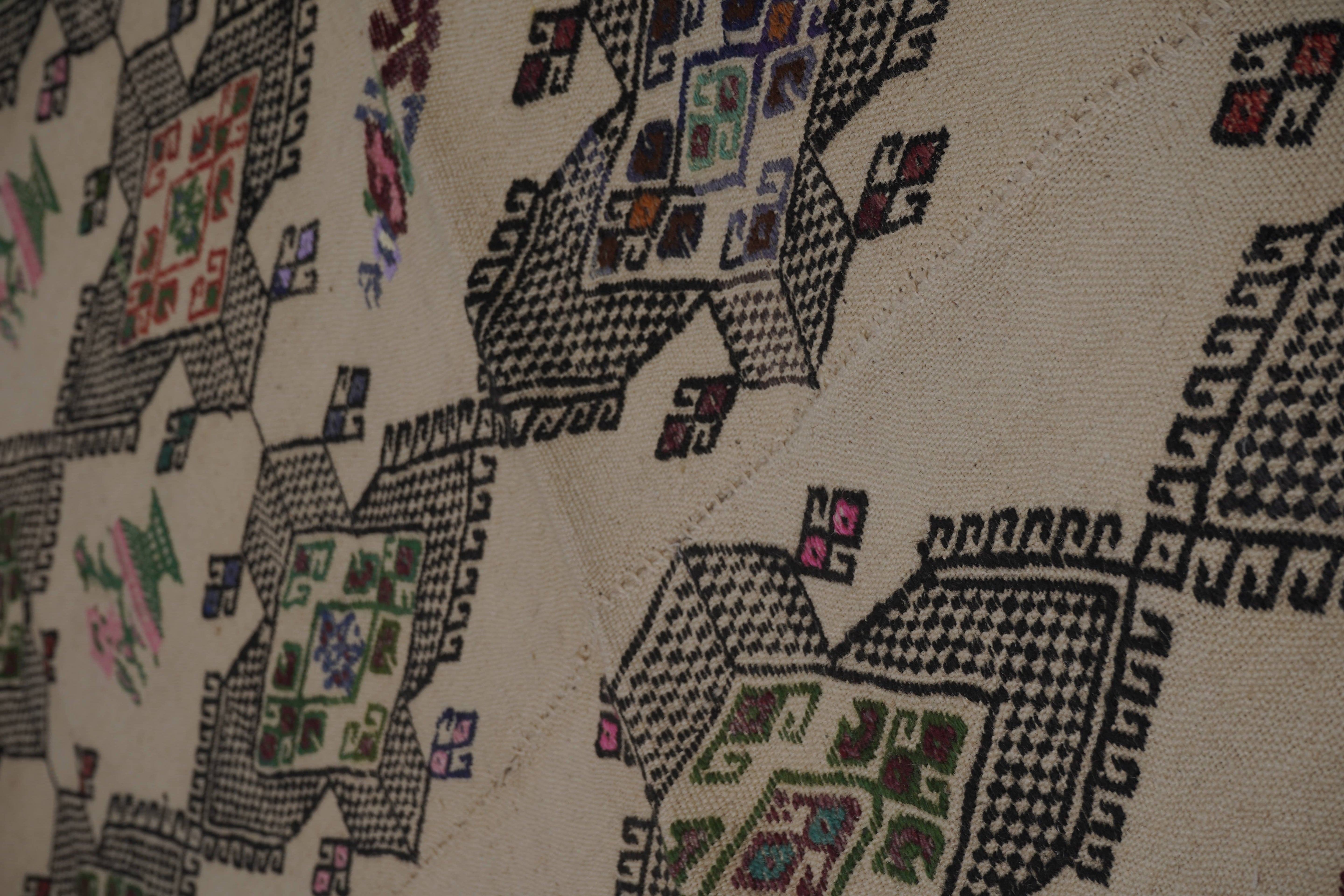 Vintage Turkish Kilim Rug 5'6'' x 7'6''