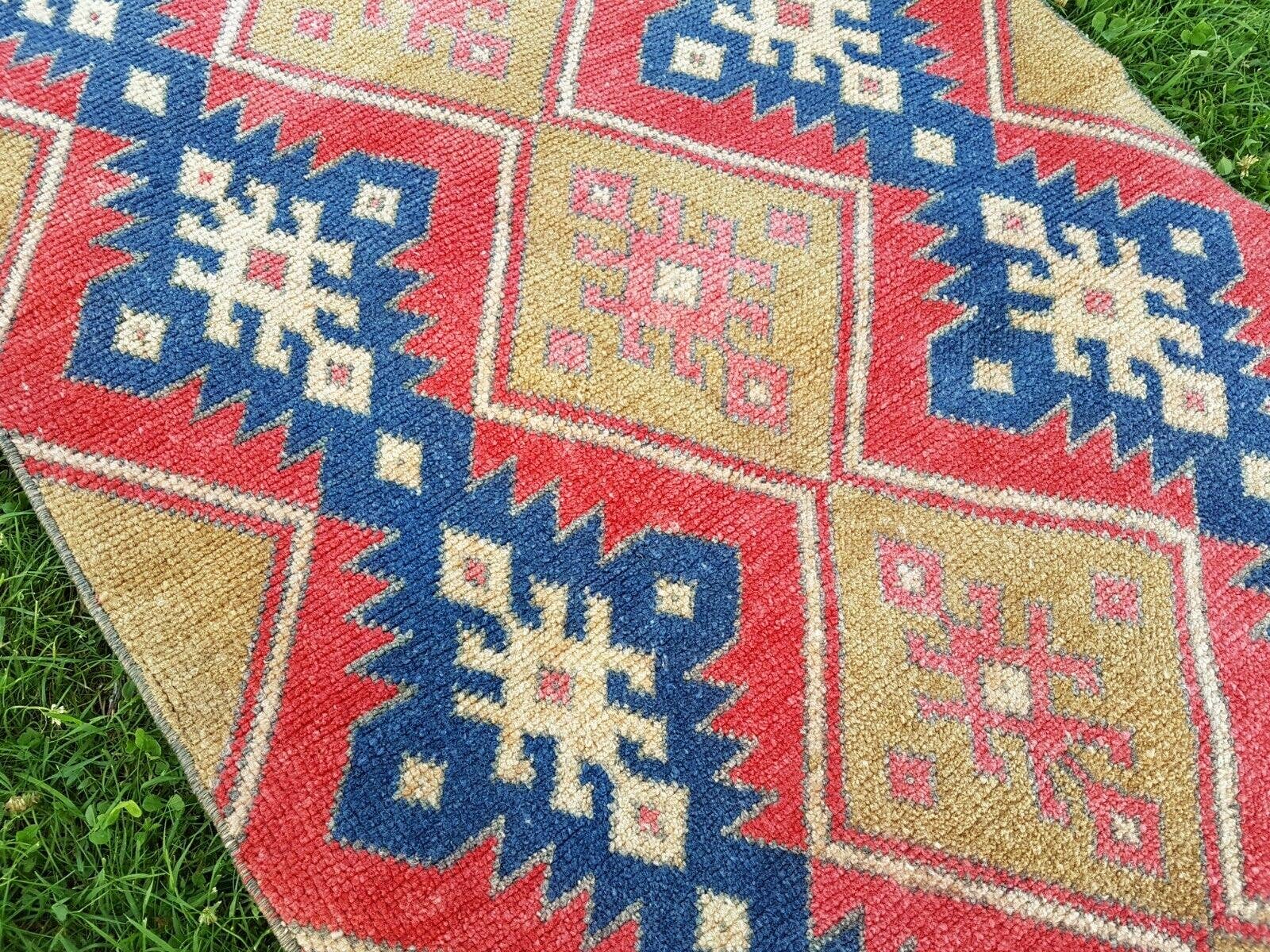 Vintage Turkish Karapinar Rug 2'7'' x 5'5''