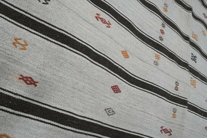 Vintage Kilim Rug 5' x 6'11''