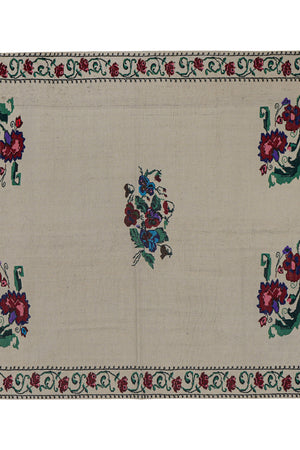 Vintage Turkish Kilim Rug 5'5'' x 6'5''