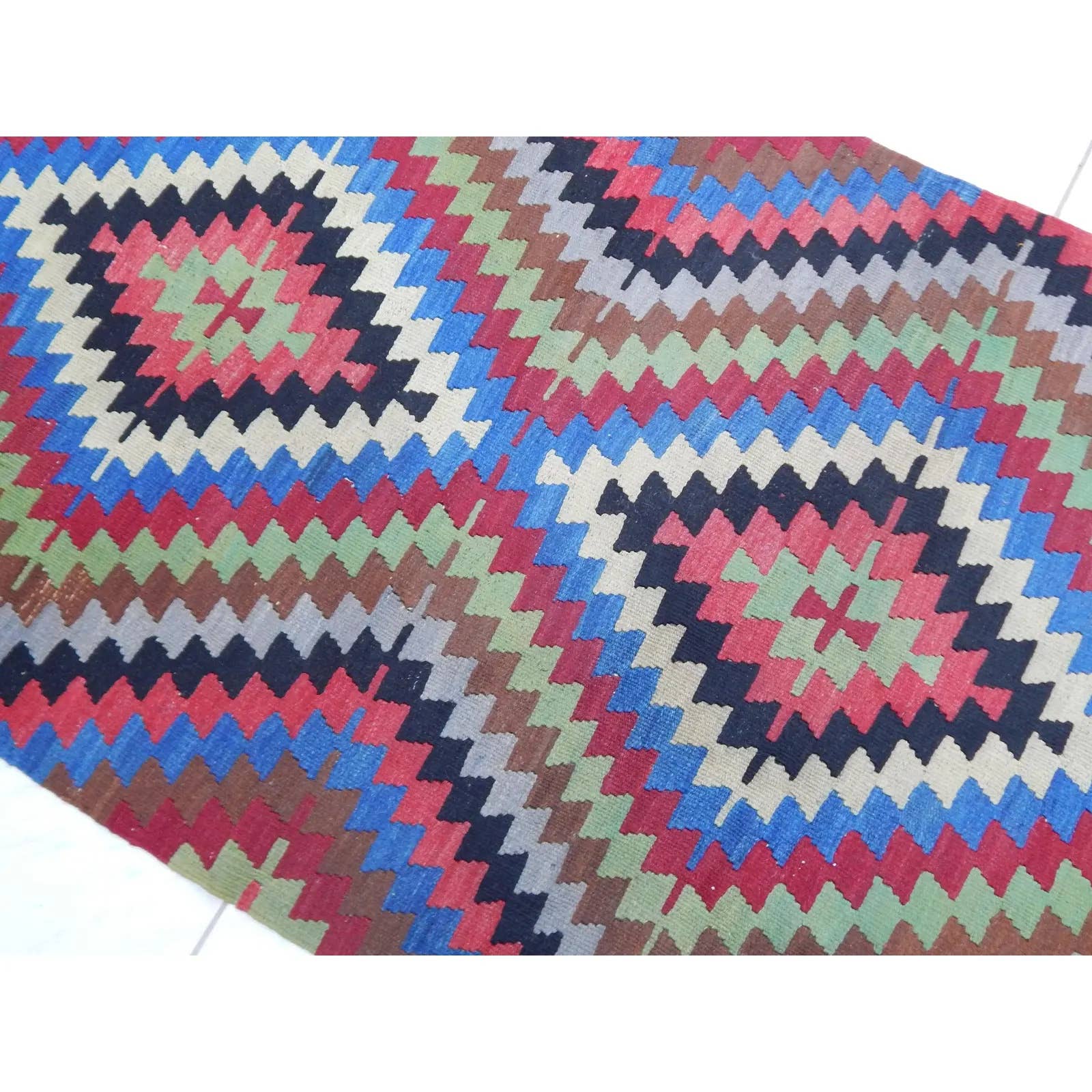 Vintage Turkish Kilim Rug 35'' x 50''