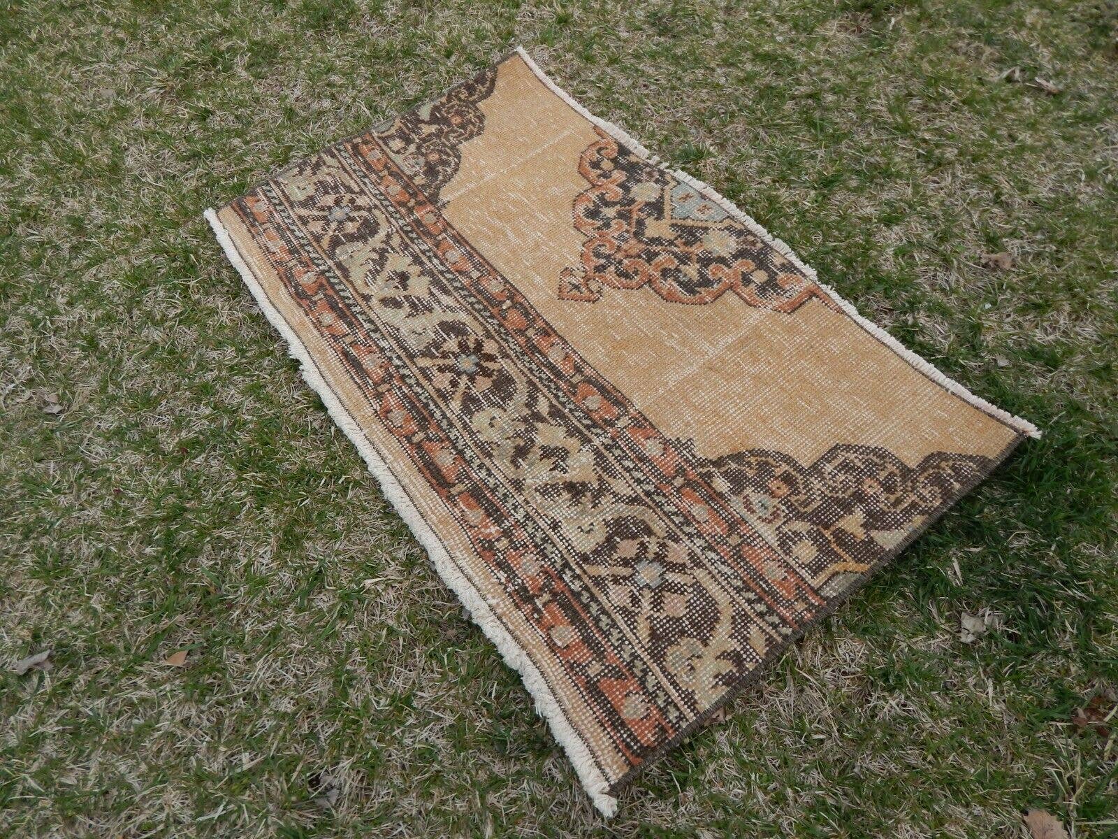Vintage Oushak Yastik Rug 20'' x 34''
