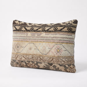 Turkish Rug Pillow Cover | 16'' x 24'' - right angle