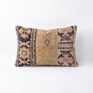 Turkish Rug Pillow Cover | 16'' x 24'' - front view
