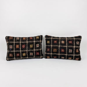 Turkish Rug Pillow Cover Set of 2 | 16'' x 24'' - front view