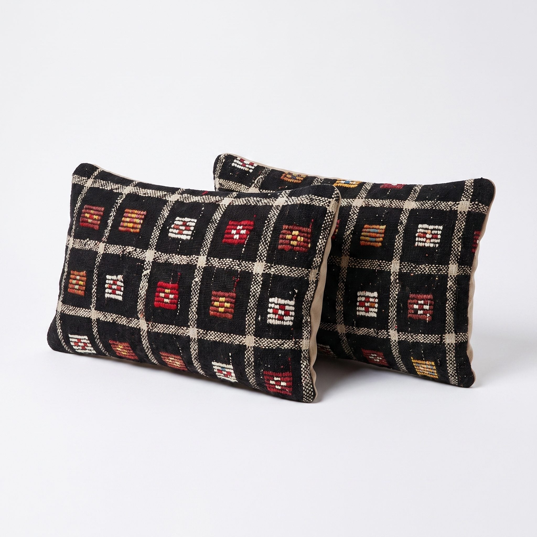 Turkish Rug Pillow Cover Set of 2 | 16'' x 24'' - left angle