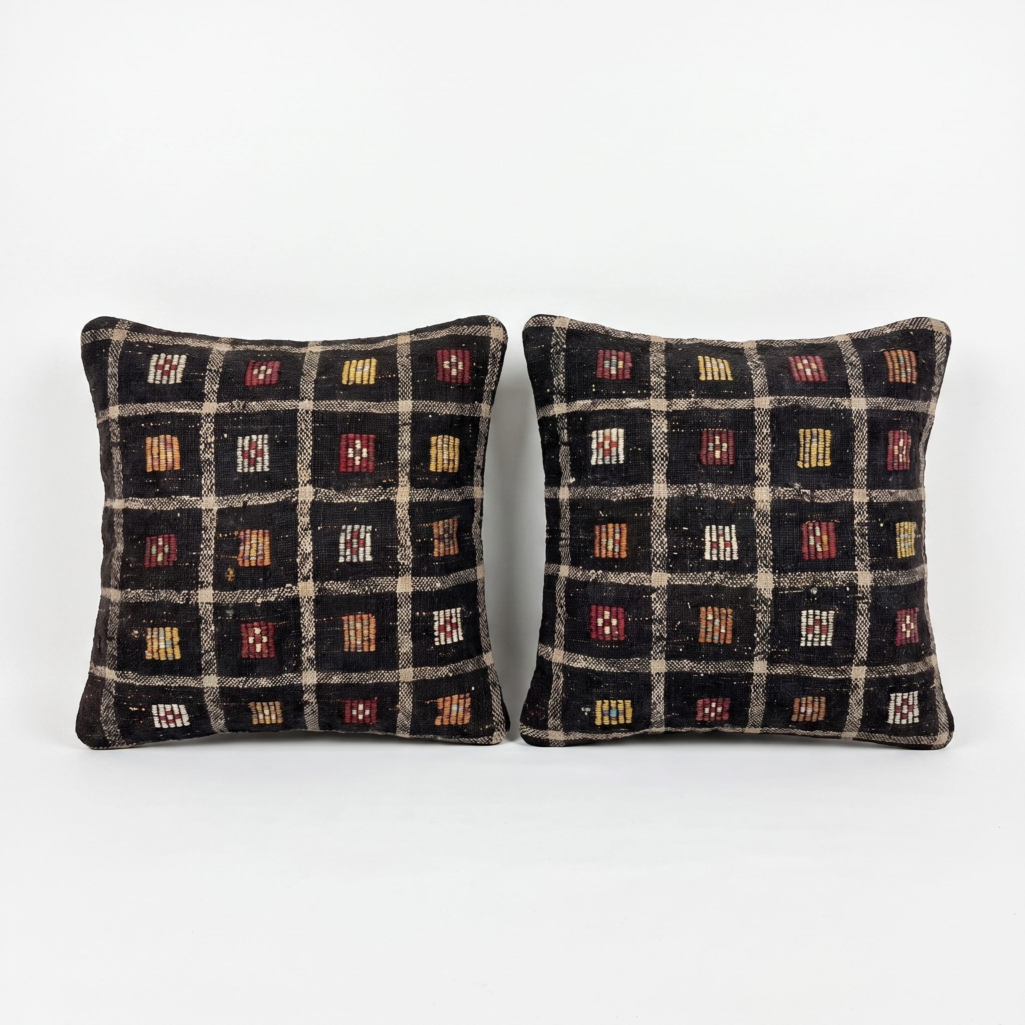 Turkish Rug Pillow Cover Set of 2 | 24'' x 24'' - front view