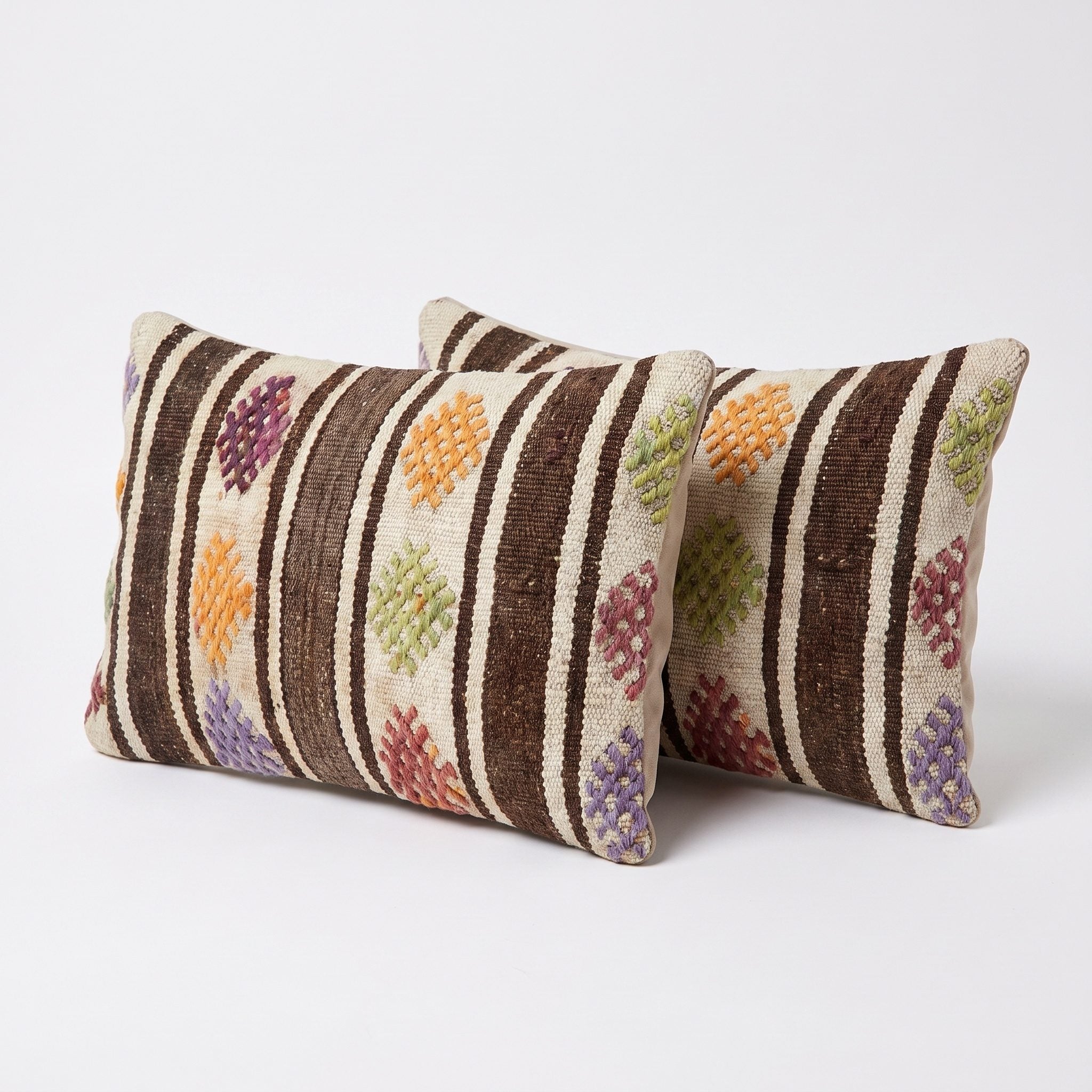 Turkish Rug Pillow Cover Set of 2 | 16'' x 24'' - left angle