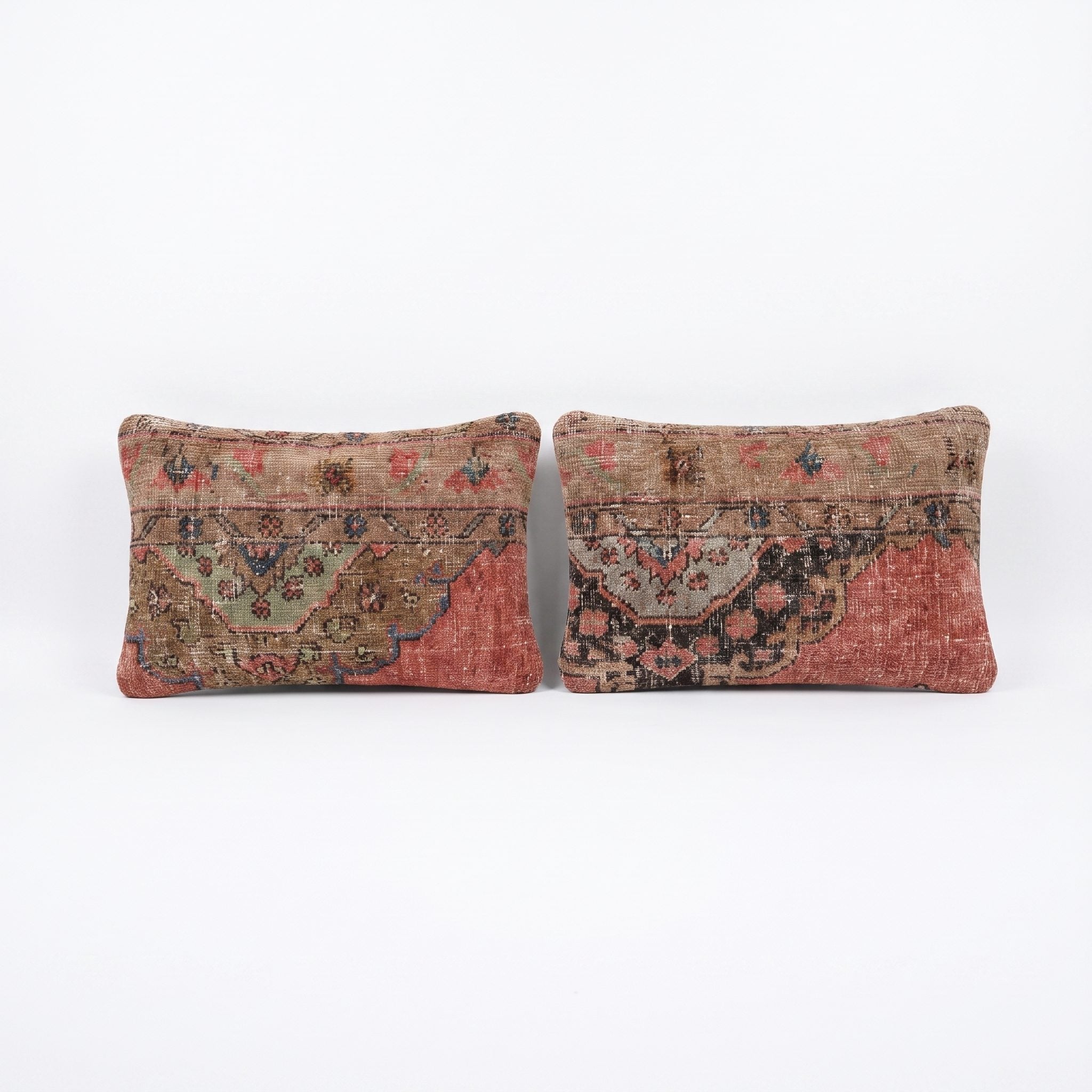 Turkish Rug Pillow Cover Set of 2 | 16'' x 24'' - front view