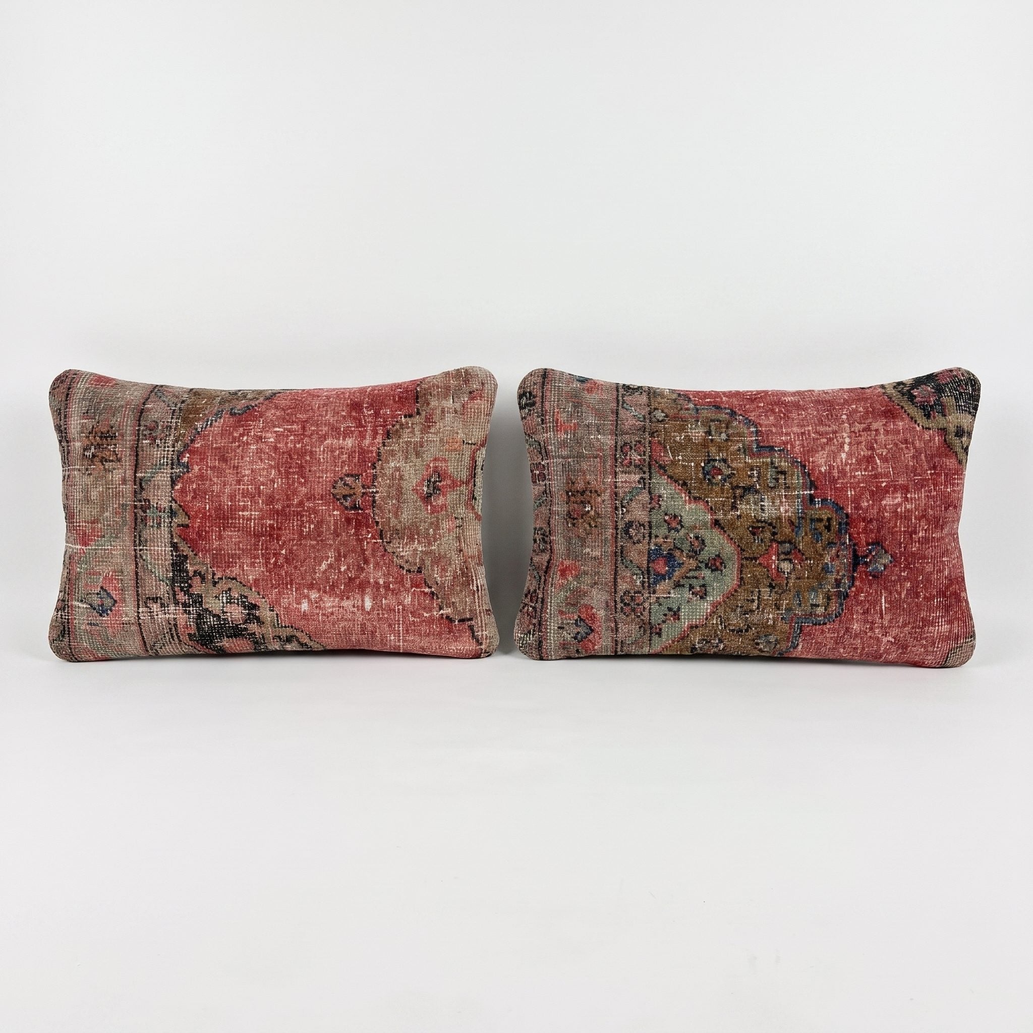 Turkish Rug Pillow Cover Set of 2 | 16'' x 24'' - front view