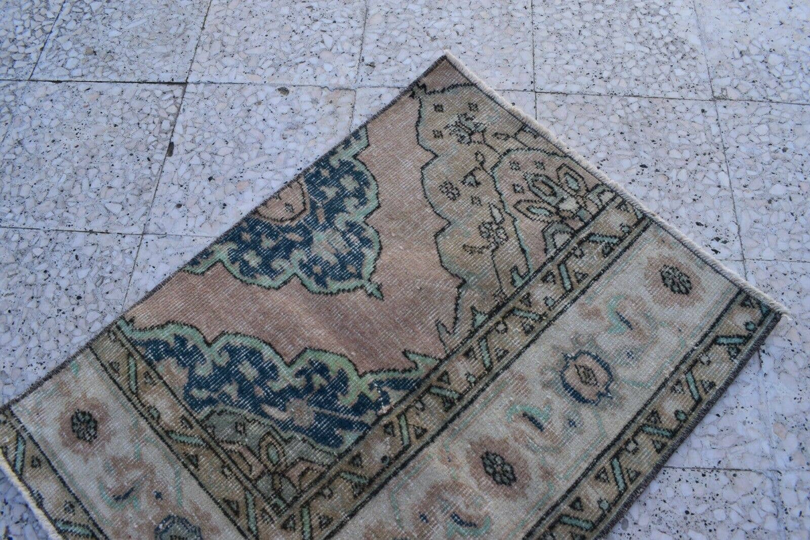 Vintage Turkish Rug 26'' x 35''