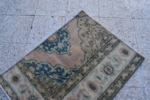 Vintage Turkish Rug 26'' x 35''