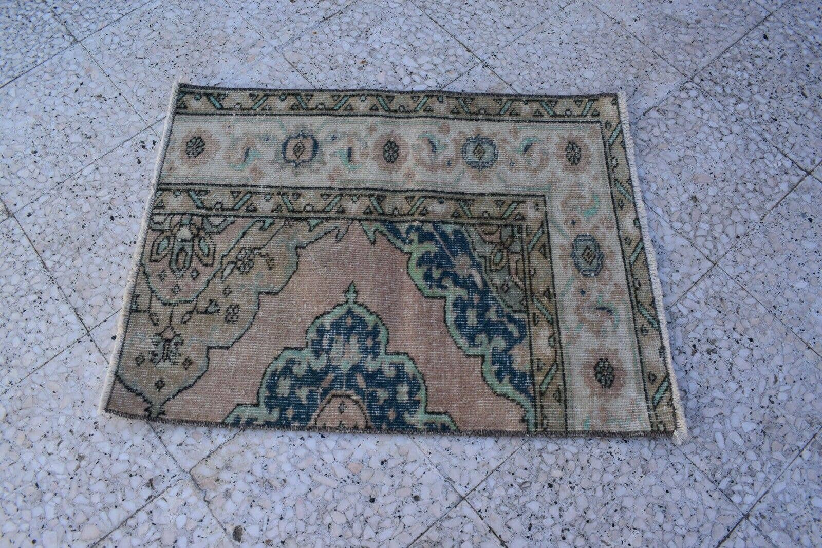 Vintage Turkish Rug 26'' x 35''