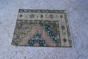 Vintage Turkish Rug 26'' x 35''