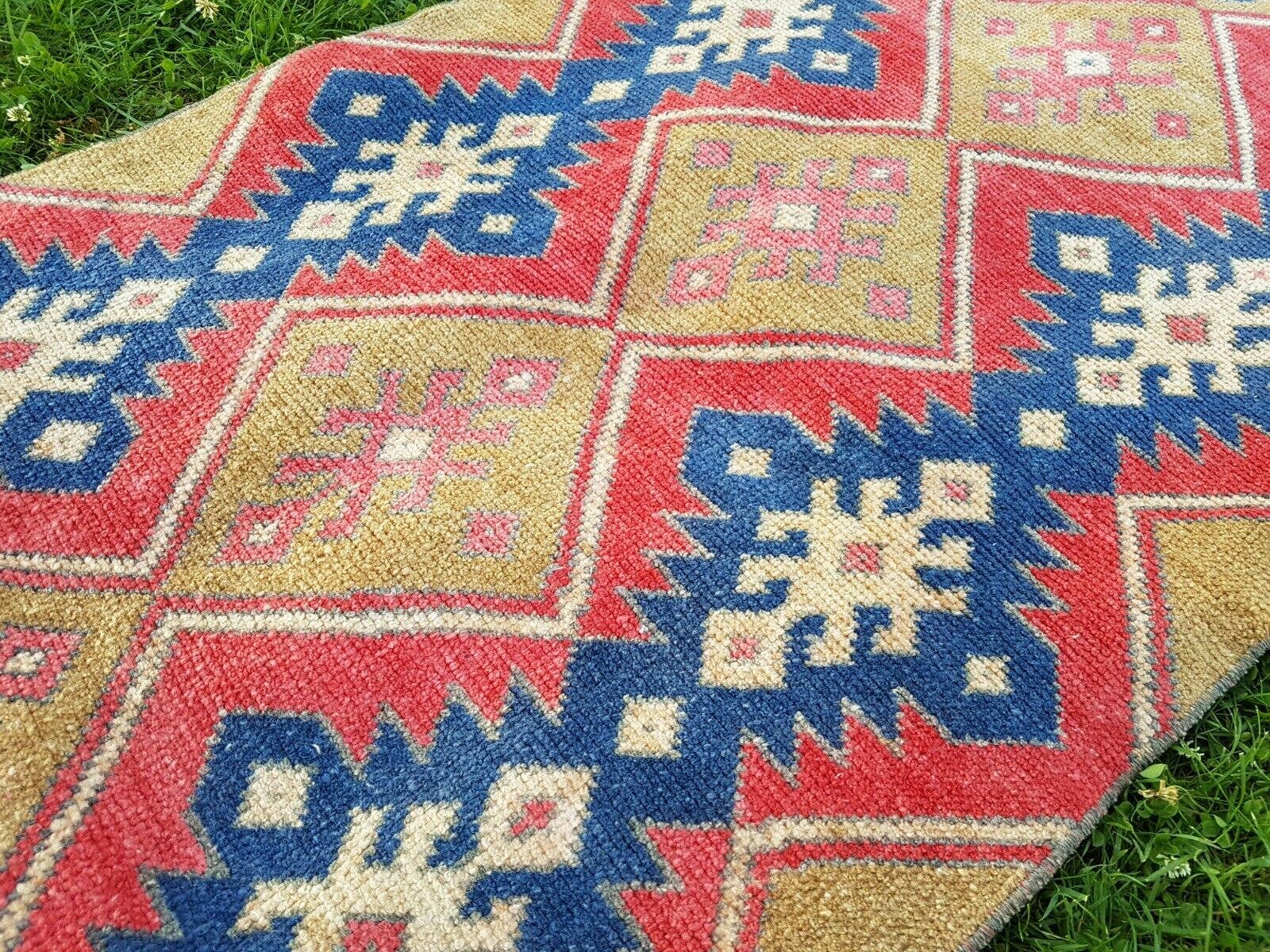 Vintage Turkish Karapinar Rug 2'7'' x 5'5''