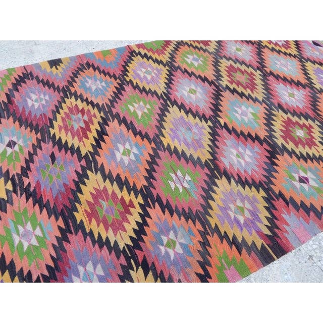 Vintage Turkish Kilim Rug 5'5'' x 9'7''
