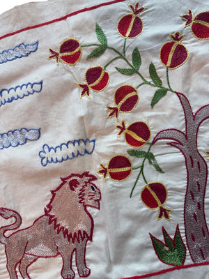 Hand-Embroidered Lion Suzani Tapestry - Uzbek Pictorial Textile 1'8'' x 4'7'' - detail 5