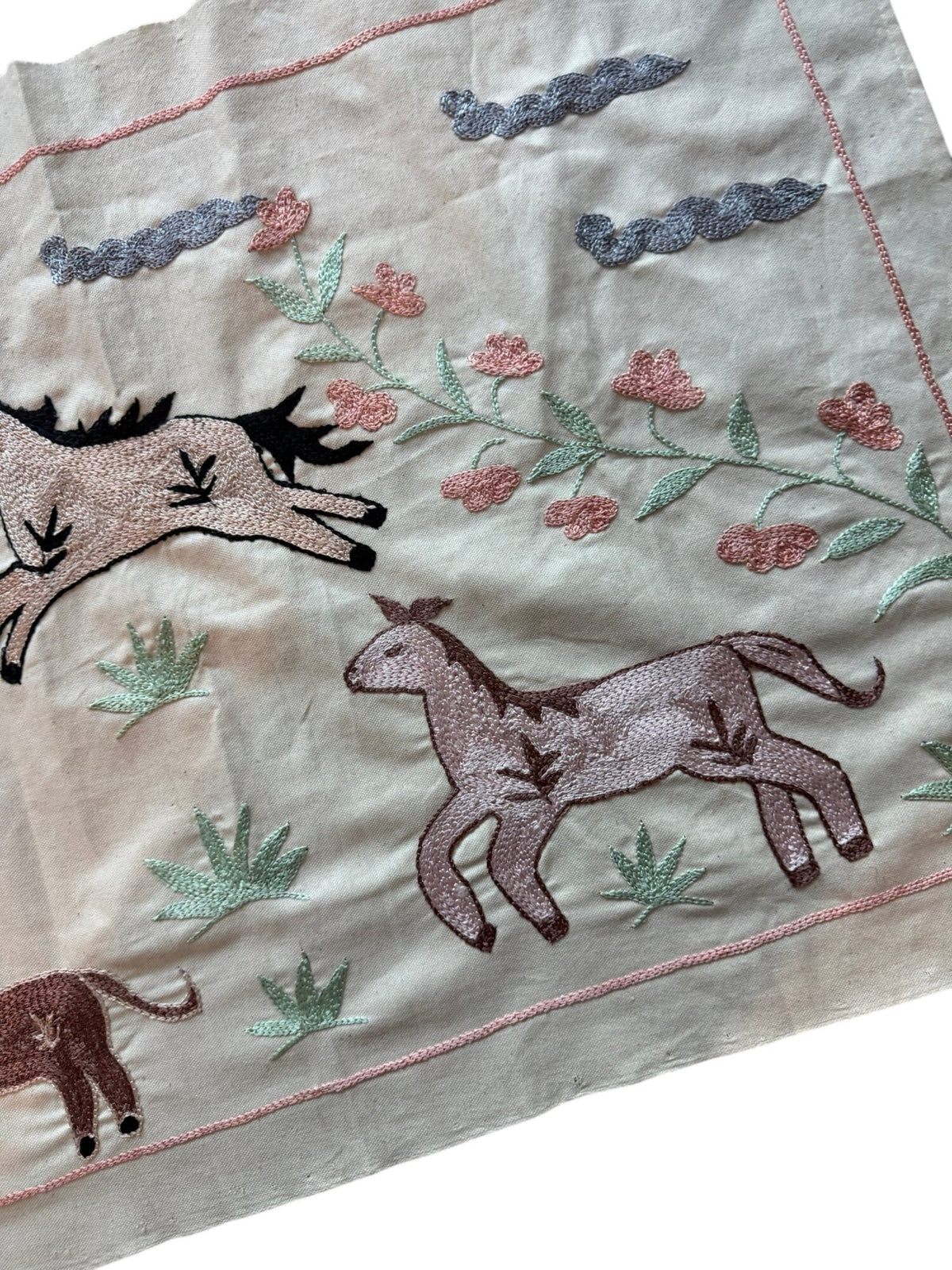 Boho Horse Suzani Runner - Bukhara Pictorial Embroidery 1'8'' x 4'9'' - detail 2